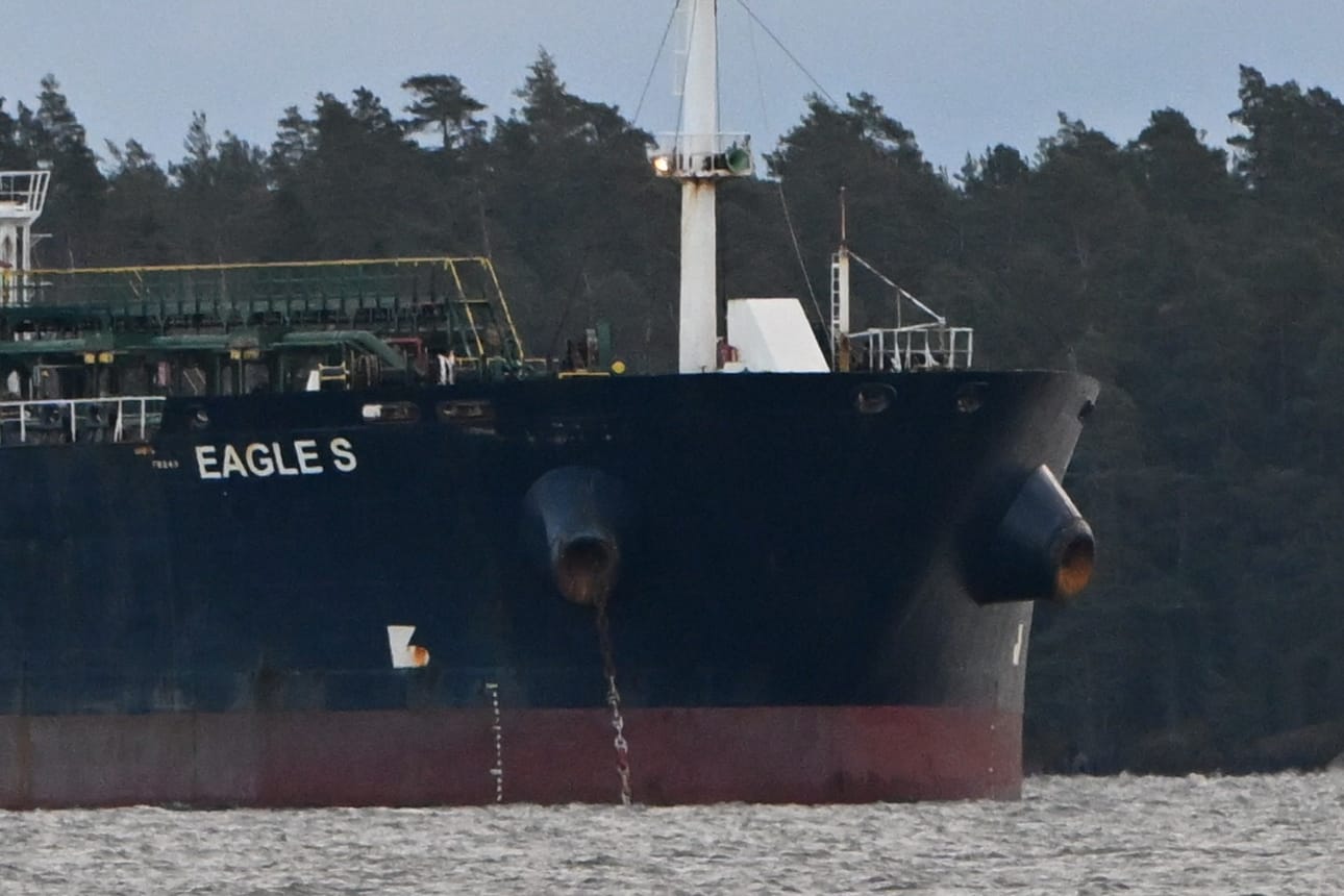 Eagle S -tankkeri on ollut joulukuun lopulta lähtien Svartbäckin sisäankkuripaikalla Porvoon Kilpilahden sataman lähellä. LEHTIKUVA/Jussi Nukari