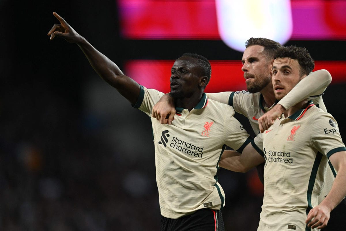 Liverpoolin voiton varmisti Sadio Mane (vas.) pelin 65. minuutilla. LEHTIKUVA / AFP