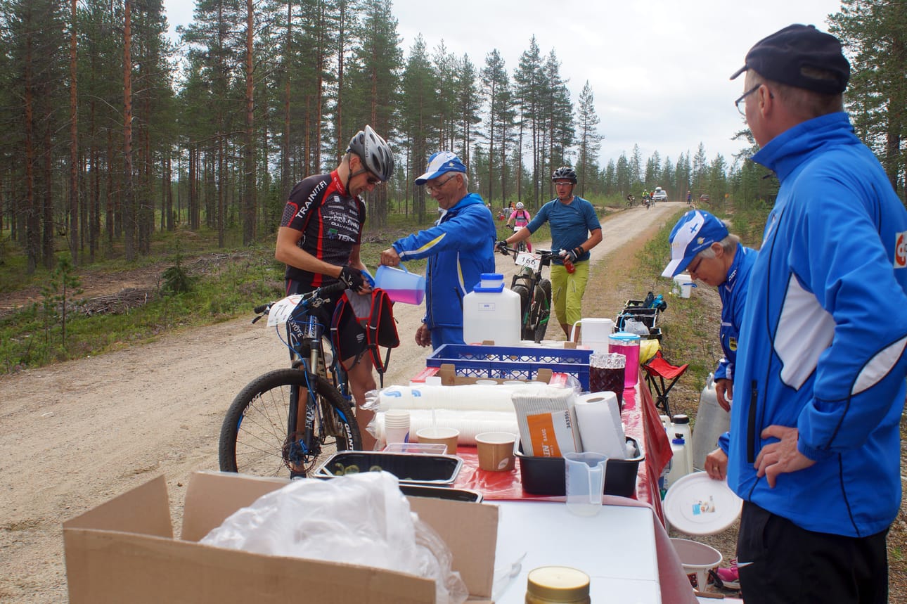 Kiireisimmät eivät pysähtyneet huoltopisteellä.
