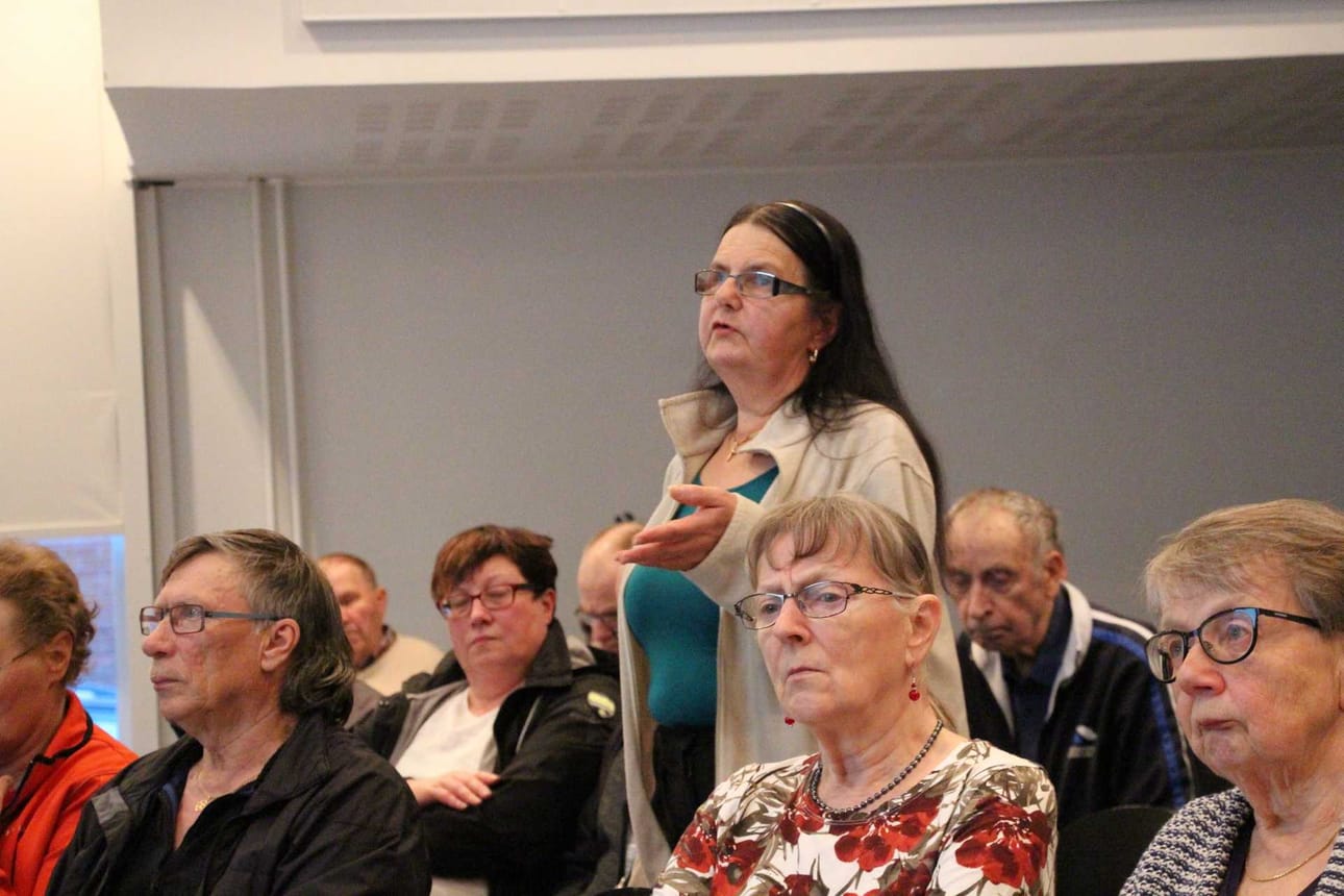 Sinikka Saaristo nosti esille huolen Ukonmäen hoitajien jaksamisesta.