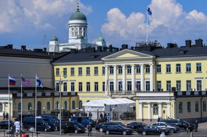 Suomen Presidentinlinna, jossa huippukokous pidetään, on tullut eilen ja tänään tutuksi muun muassa amerikkalaisille katsojille. Se on ollut taustana amerikkalaisille keskusteluohjelmille. KUVA: Kimmo Brandt/EPA