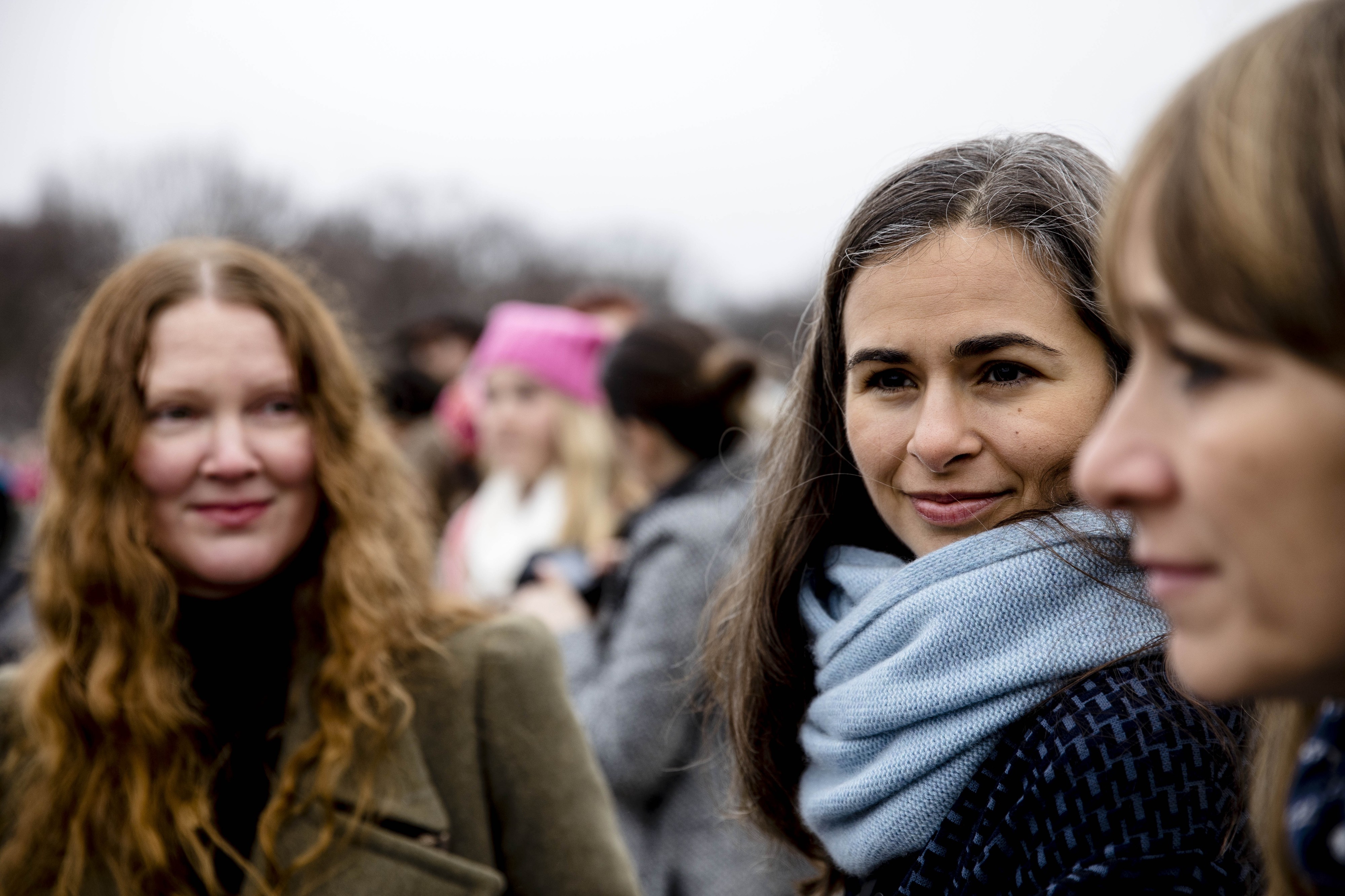 Newyorkilaiset Liz McClean (vas.), Noria Moralis ja Danielle St. Laurent kokivat tärkeäksi tulla Naisten marssille nimenomaan Washingtoniin, sinne missä asioista päätetään.