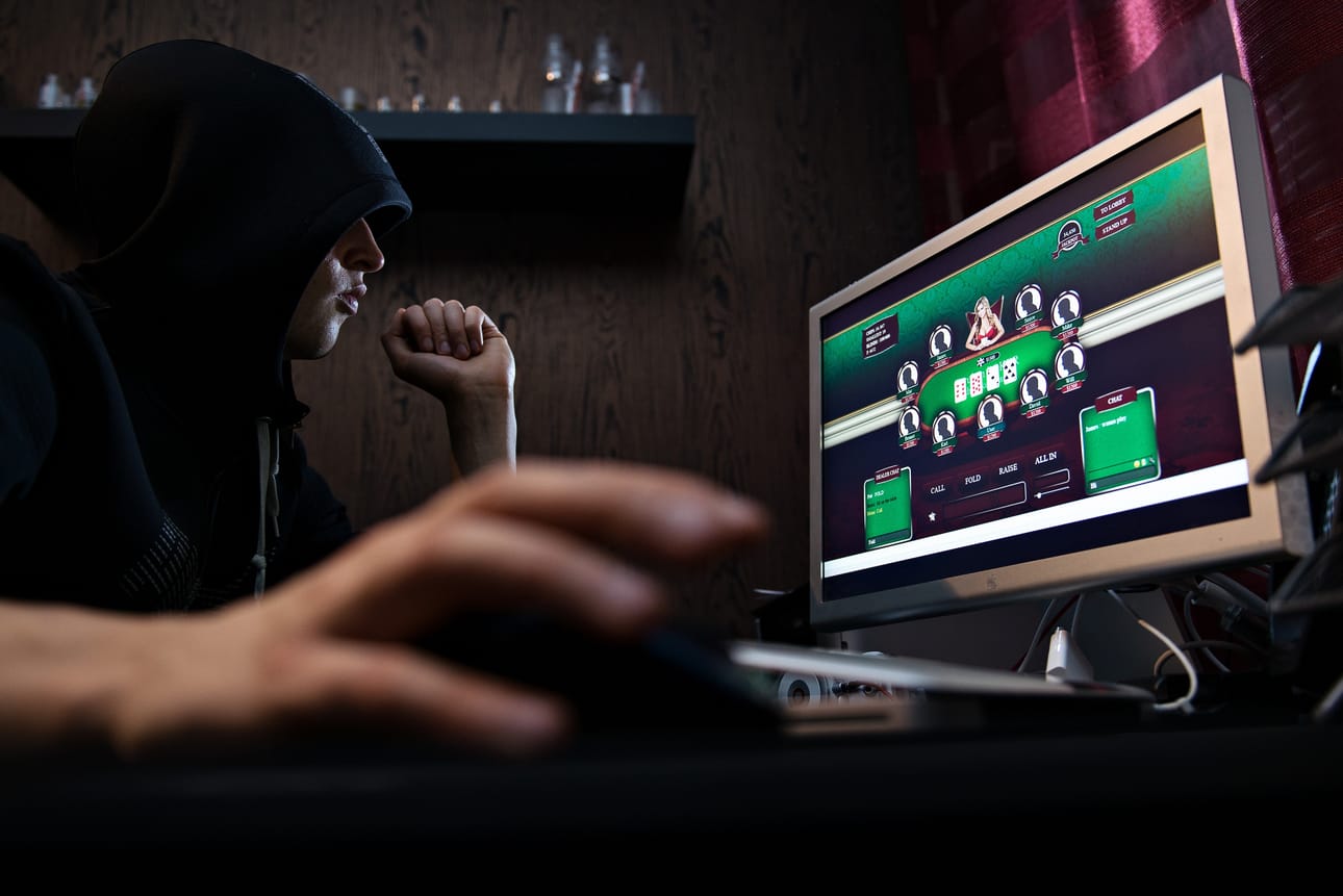 Nettipokeri on varsin suosittua ajanvietettä, mutta jos yhteys katkeaa kesken pelisession, pelaaja voi menettää selvää rahaa.