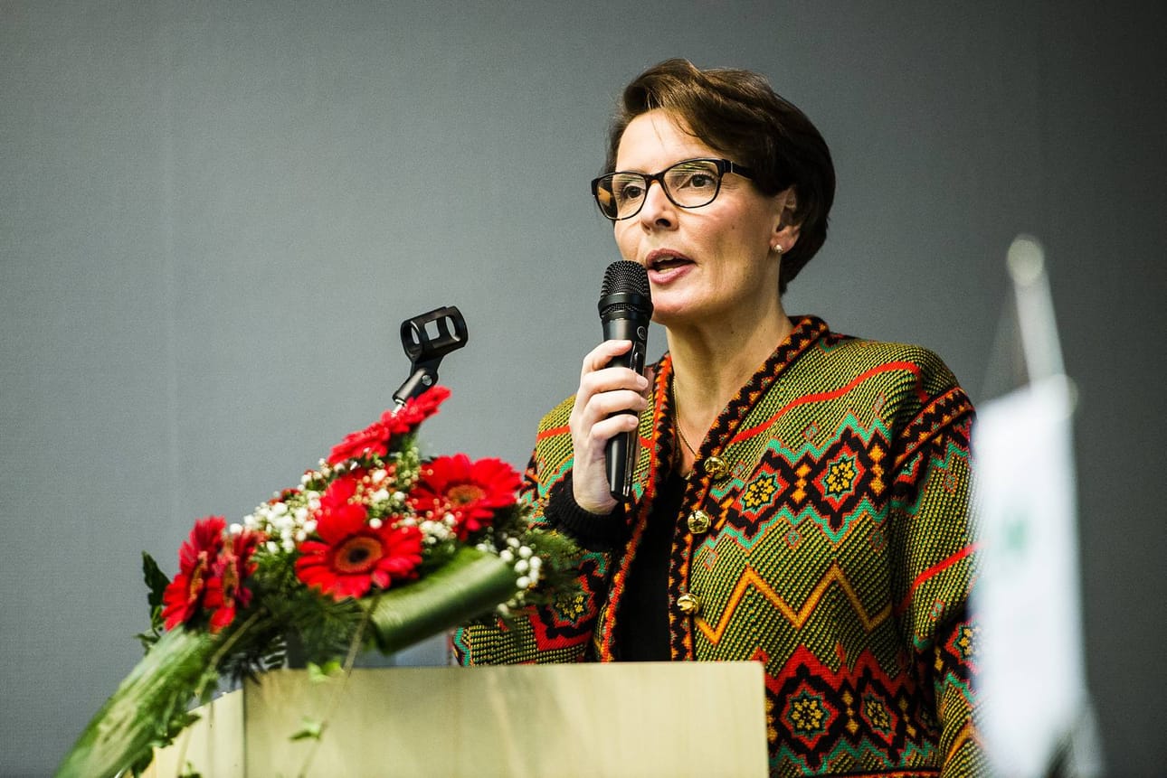 Liikenne- ja viestintäministeri Anne Berner pitää mahdollisena, että Postin jakeluvelvoite pienenee nykyisestä viidestä päivästä.