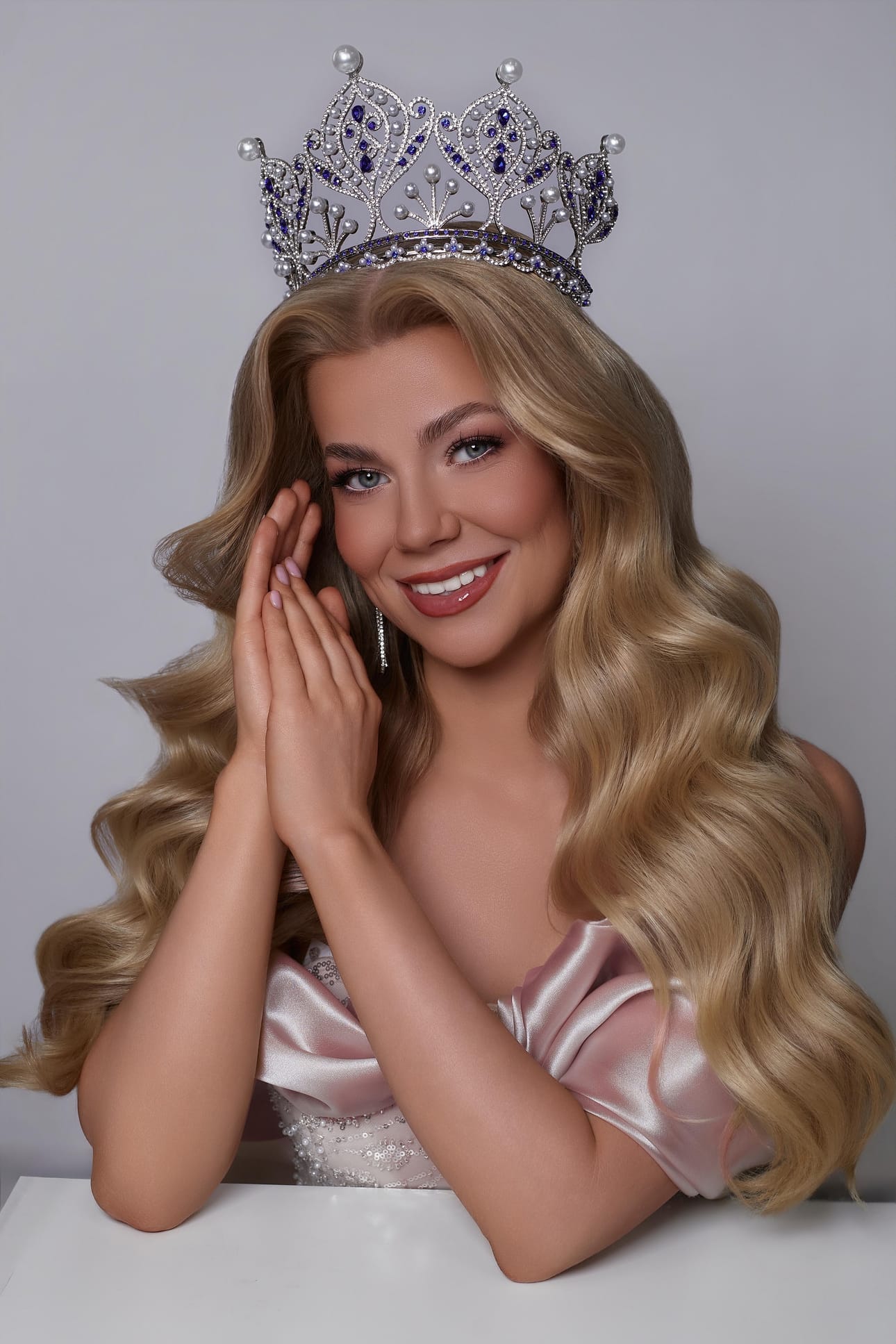 Jenni Karjalainen edustaa Suomea Miss International -kisassa, joka on maailman mittaluokassa kolmanneksi suurin kauneuskilpailu.