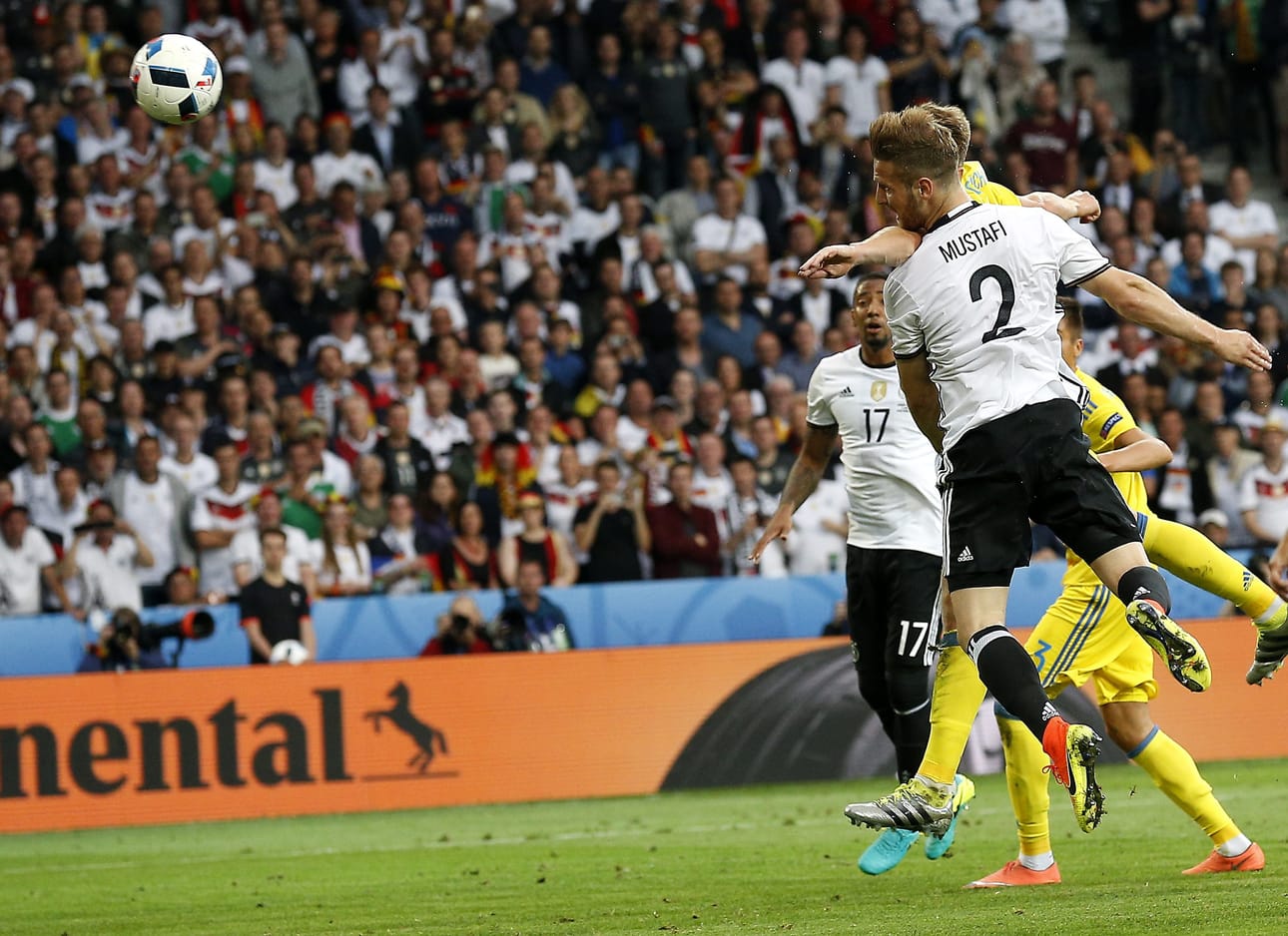 Shkodran Mustafi puski Saksan avausmaalin.