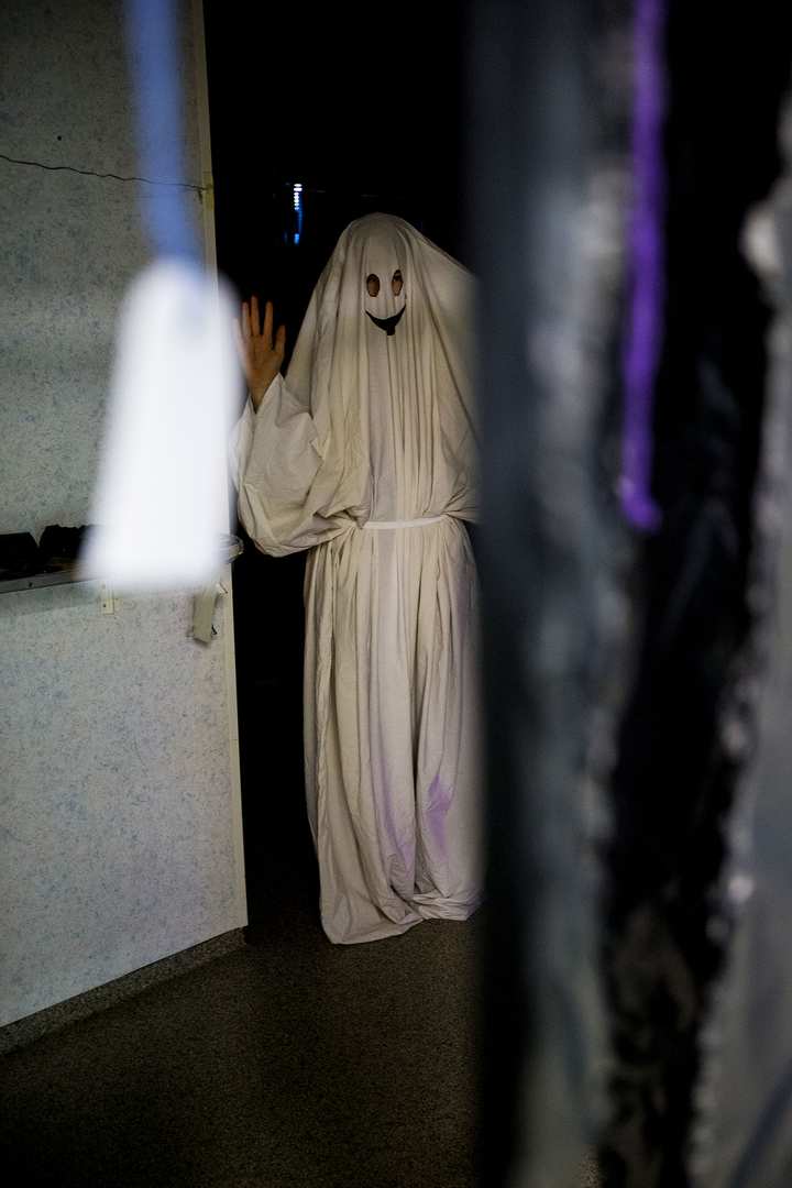 Halloween on jo ohi, mutta Pattasten koulun pukuhuoneessa kummittelee edelleen.