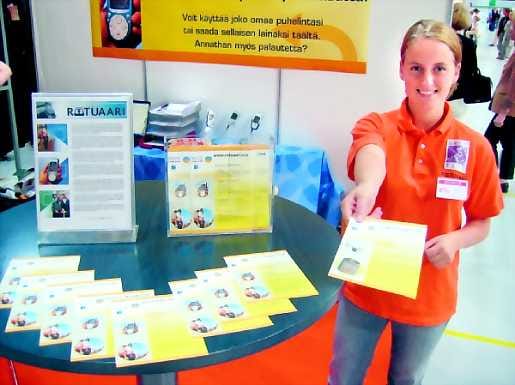 Tarttumisen ongelma. Annu Ristola ja muut SmartRotuaari 2 -kenttäkokeeseen osallistuneet havaitsivat kesällä, että mobiilipalveluiden testikäyttäjien pyydystys on varsin hankalaa.