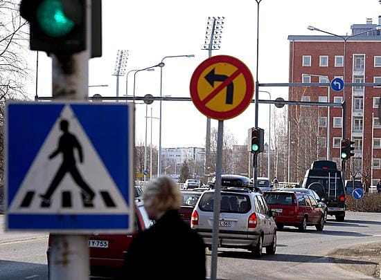 Onnettomuus tapahtui Merikoskenkadun ja Koskitien risteyksessä Tuirassa. Arkistokuva.