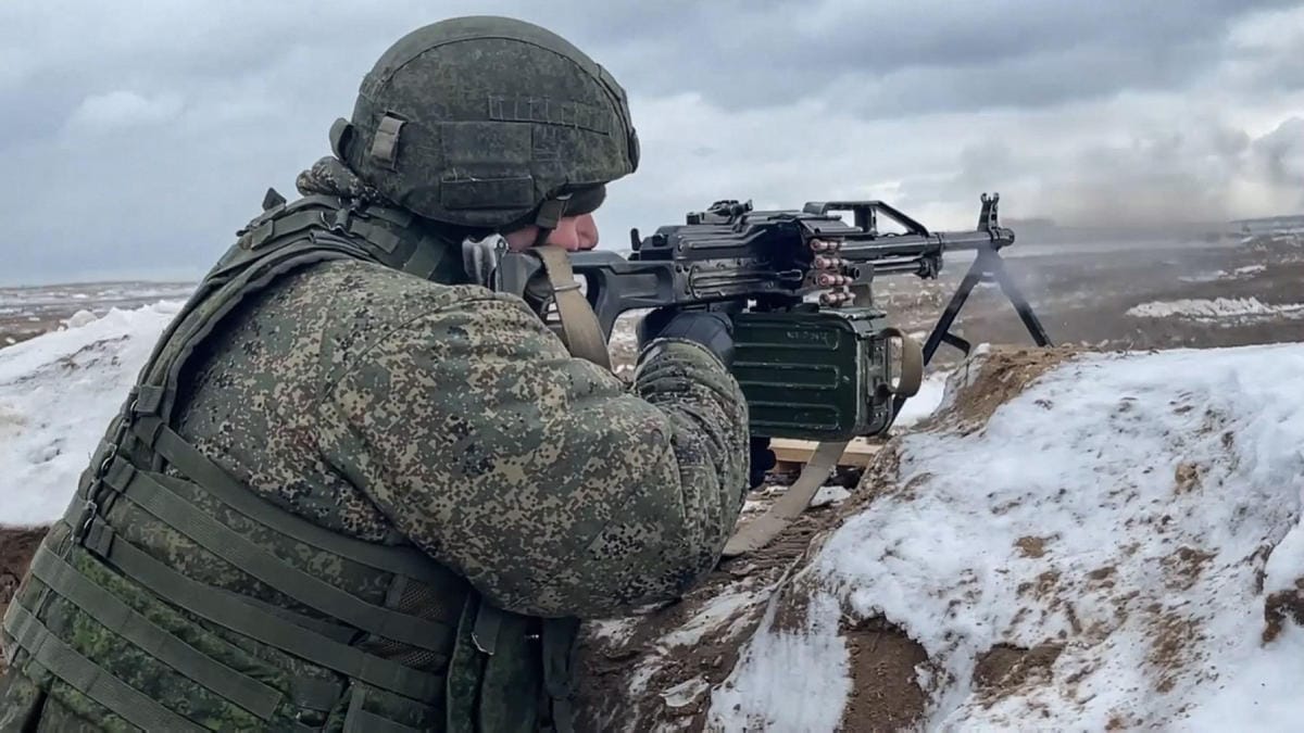 Yhdysvaltain ja sotilasliitto Naton arvion mukaan yhteisharjoituksiin Valko-Venäjällä lähellä Ukrainan rajaa osallistuu noin 30 000 venäläissotilasta. Kuva on sotaharjoituksista viime viikolta. LEHTIKUVA/AFP PHOTO/RUSSIAN DEFENCE MINISTRY