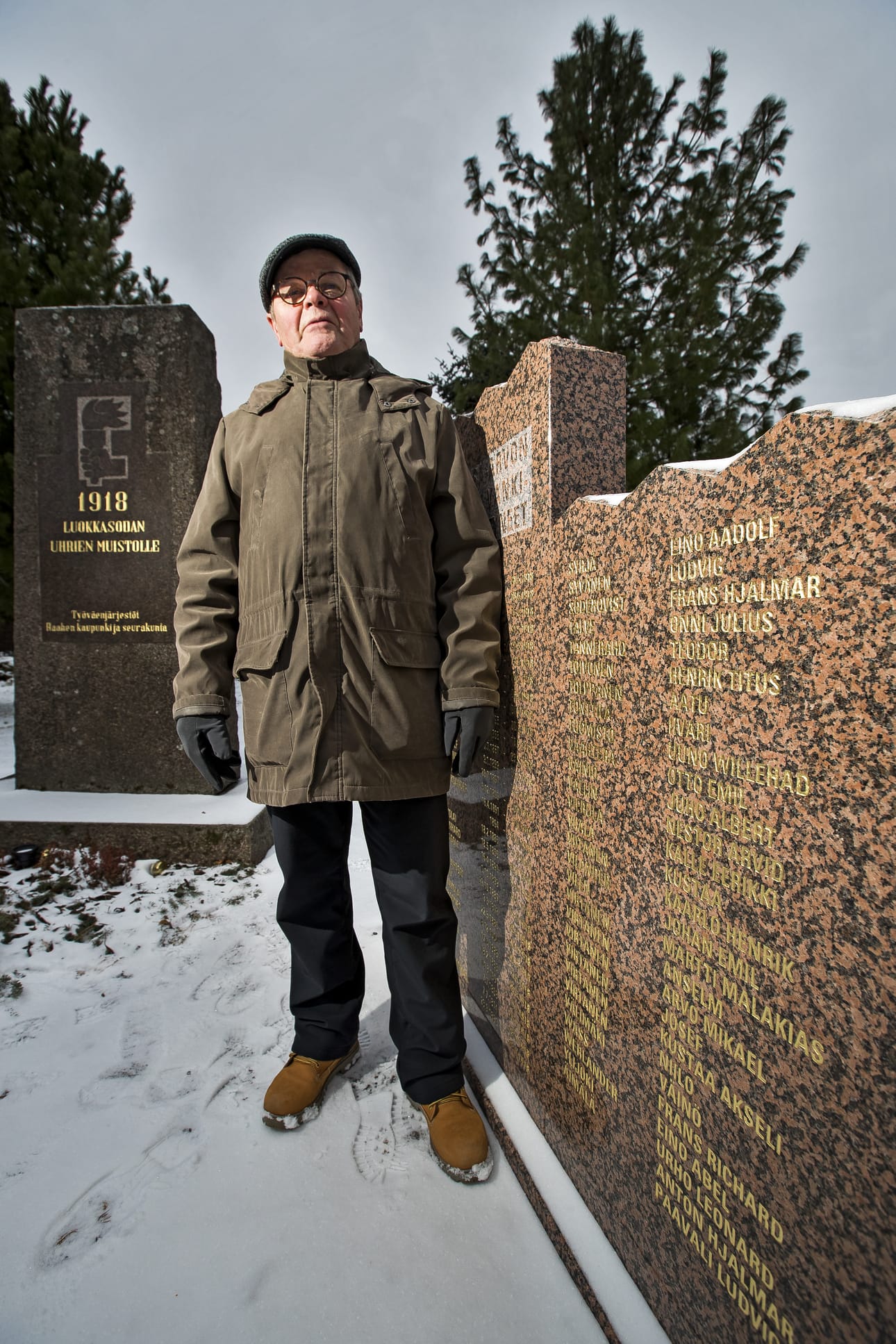Lauri Maaralan työ punavankien joukkohaudan kunnostamiseksi palkittiin Pro Raahe -mitalilla. Uudistettu muistomerkki valmistui vapuksi.