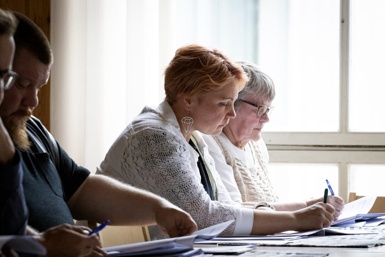 Jaana Ollakka ja Sirkka Kyrö osallistuivat Lumijoen kunnanvaltuuston kokoukseen kesäkuussa 2019. Ollakka harkitsee vielä osallistumistaan ensi vuoden vaaleihin, Kyrö ei aio lähteä ehdolle.