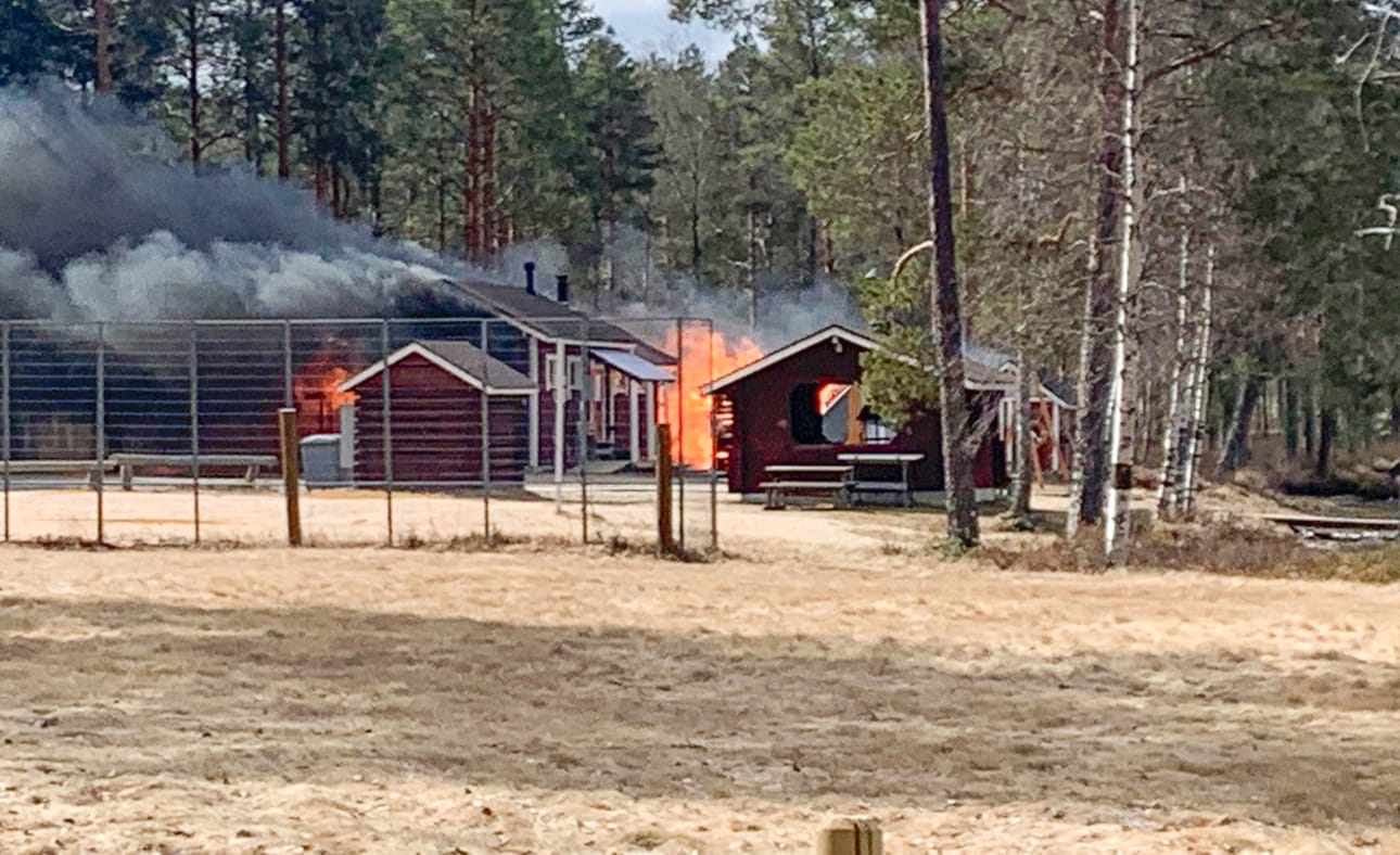Pyhännän Autiorannalla sijaitsevalla saunalla havaittiin tiistaina aamupäivästä tulipalo. Osa ulkorakennuksista paloi kokonaan, sauna kärsi vahinkoja.