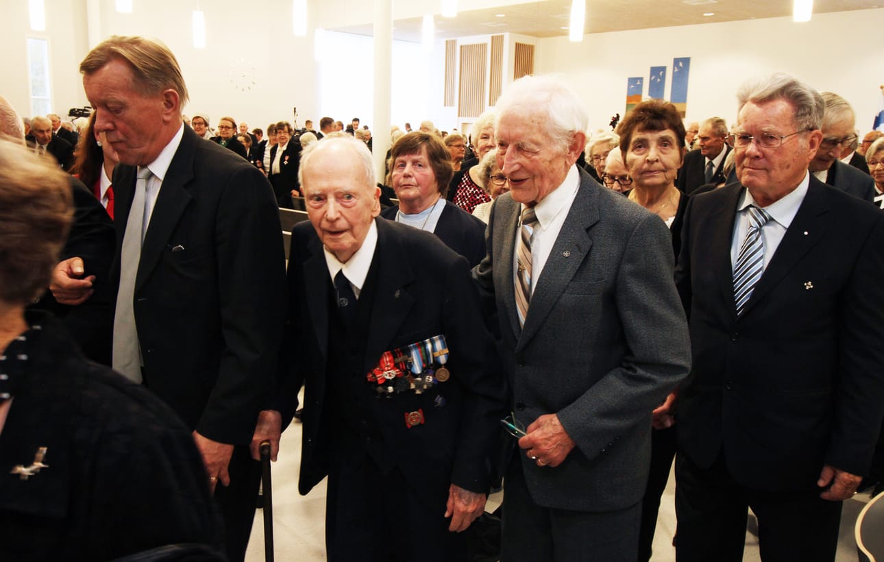Veteraanien kirkkopäivä keräsi sunnuntaiaamuun jumalanpalvelukseen yli 400 henkeä. Päiväjuhlaa vietettiin rauhanyhdistyksellä.