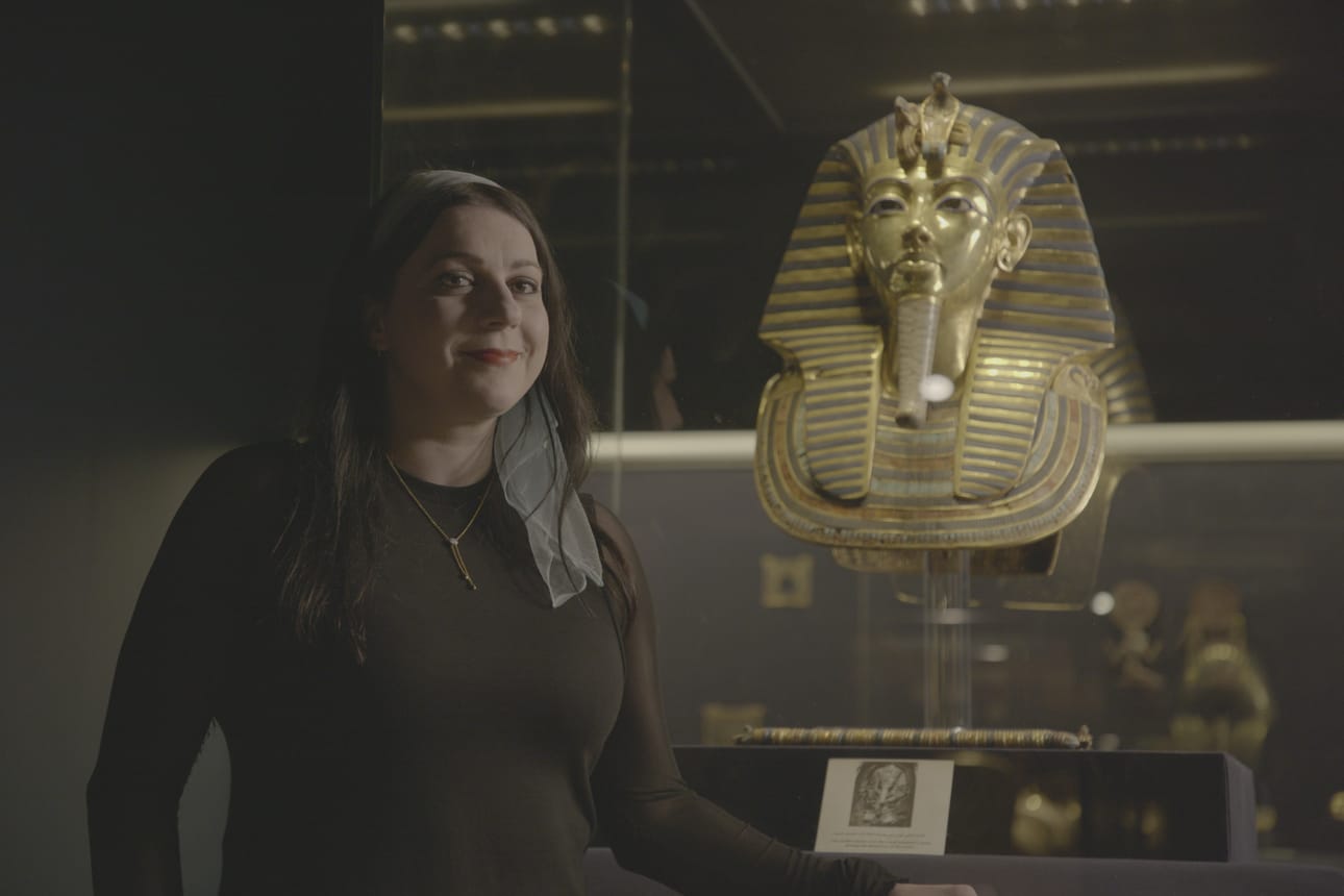 Janina Ramirez on faarao Tutankhamonin ja tämän löytäjän jäljillä. Kuva: Venetsia