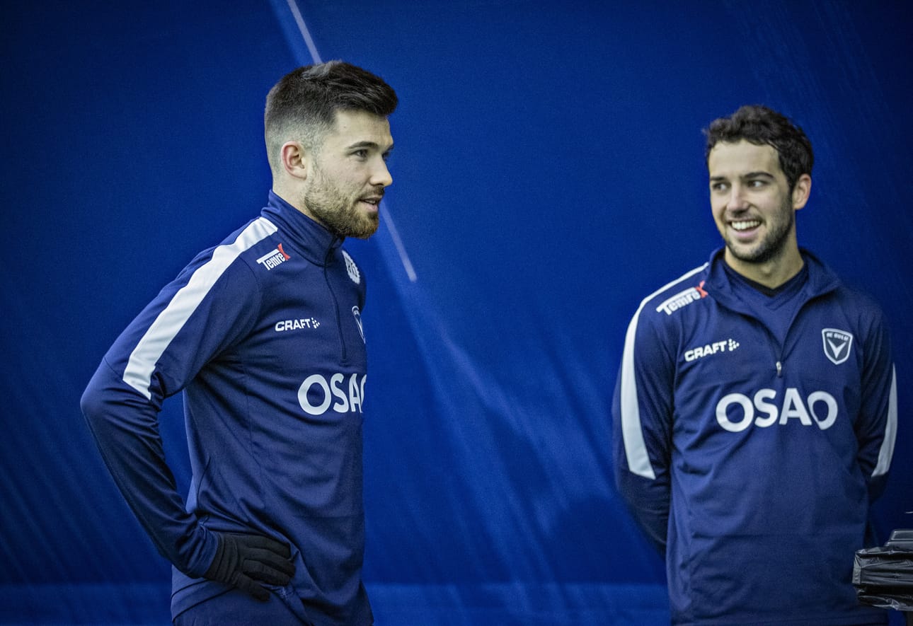 Ruxi on kotoisin Vallsin kylästä, noin sata kilometriä Barcelonasta länteen. Diego Diz on toiselta puolelta maata, sillä hänen kotipaikkansa on Atlantin valtameren rannalla sijaitseva Vigo.